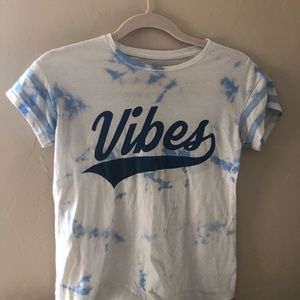 Tie dye cute blue and white shirt!